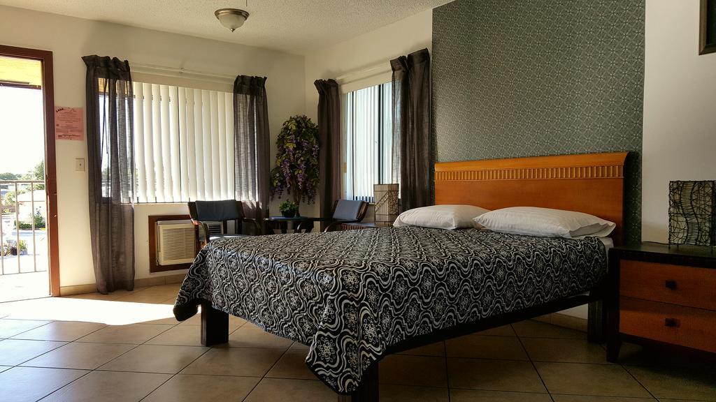 Lago Motor Inn Лейк-Ворт Екстер'єр фото